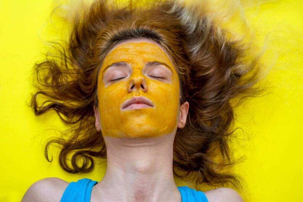 create a turmeric and honey face pack