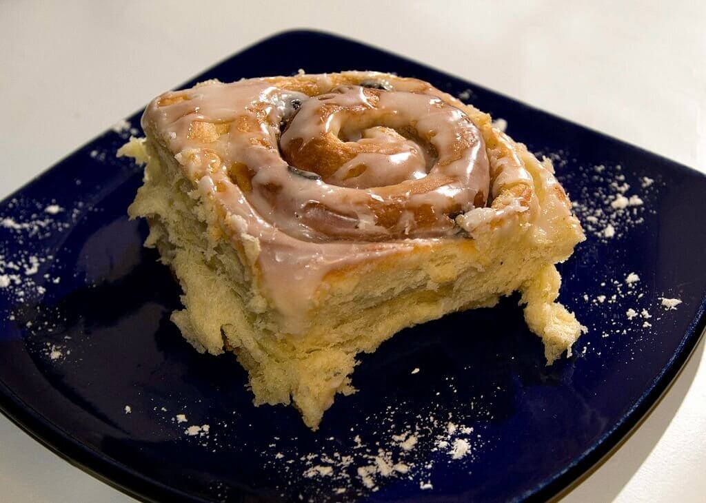 How Do You Know If A Cinnamon Roll Has Gone Bad?