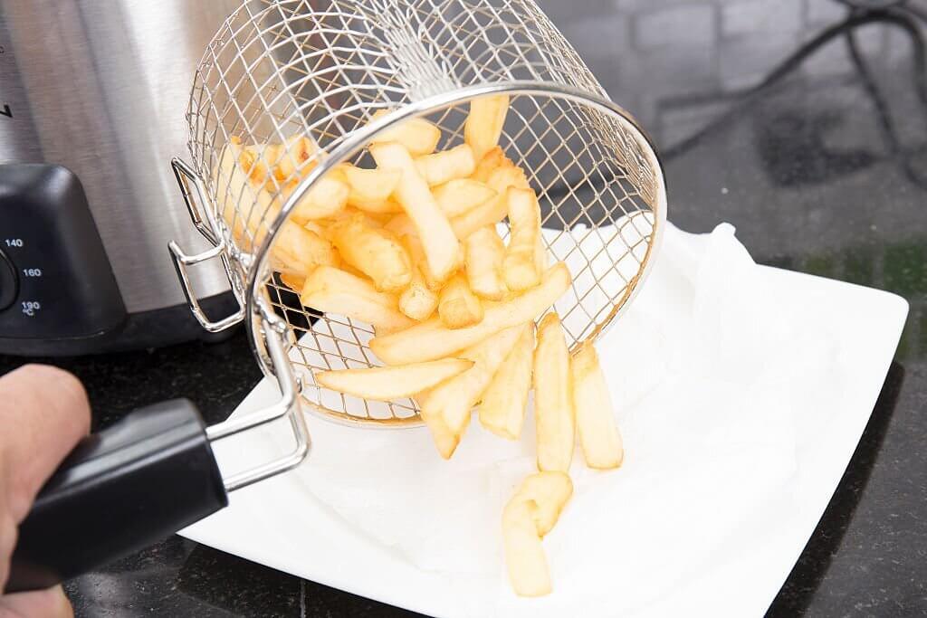 What You Should Never Use In An Air Fryer