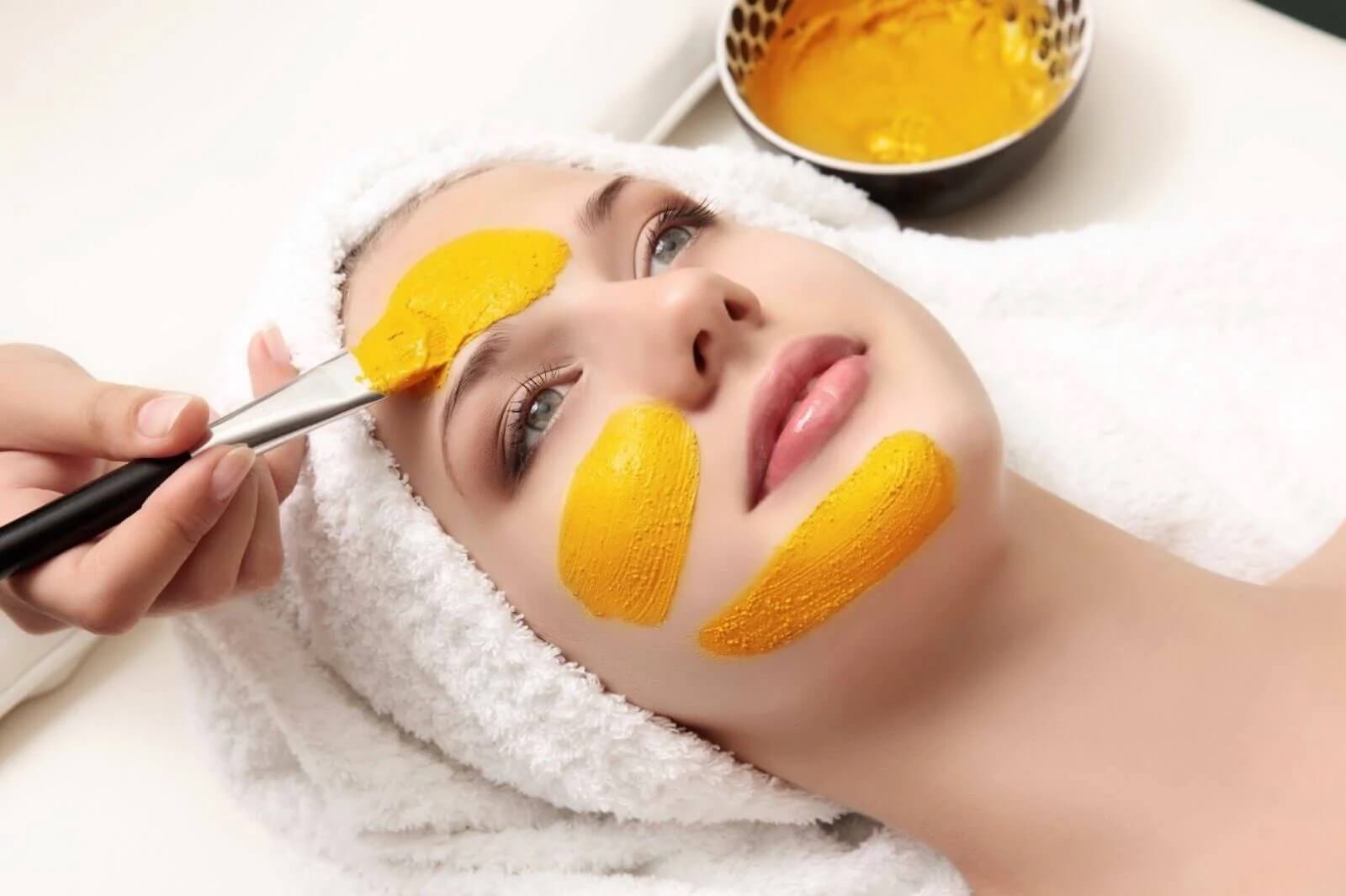 effective it's to use a turmeric and honey mask