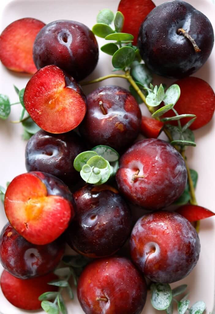plums are two fruits that begin with the letter P