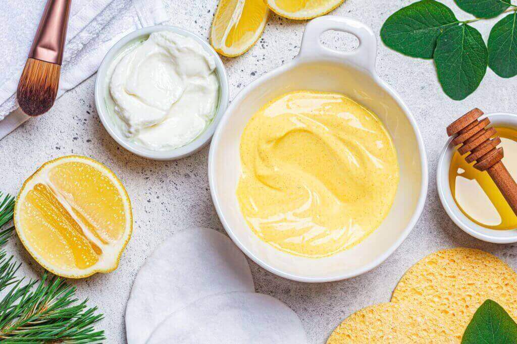 prepare a turmeric face pack