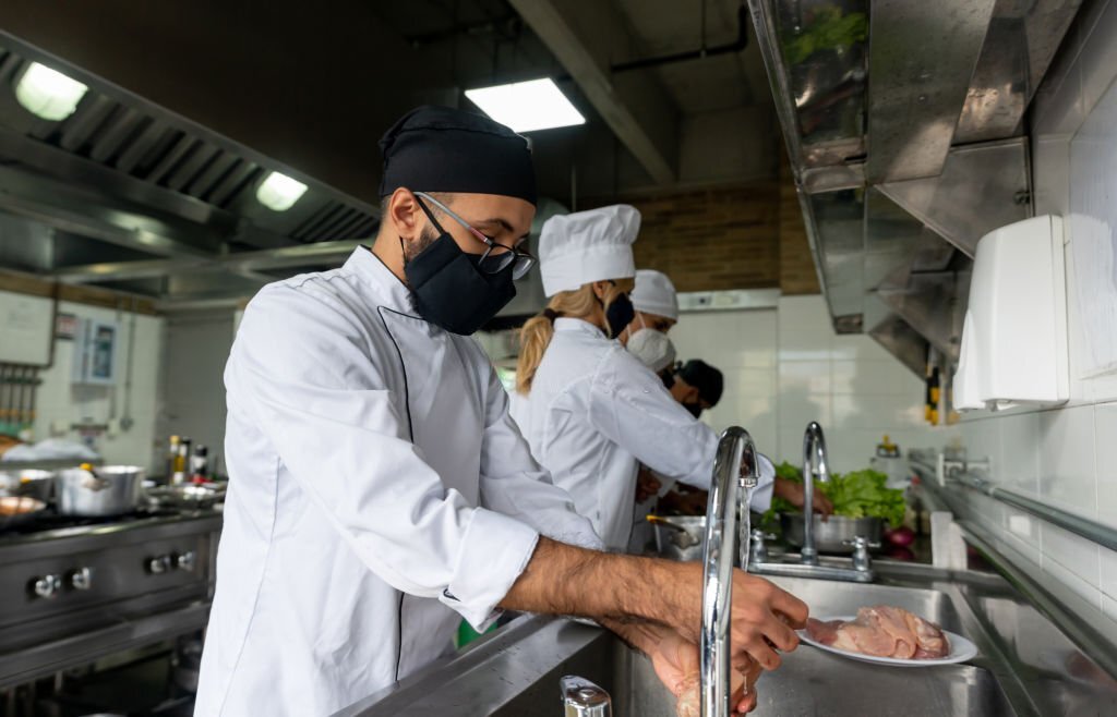 When Should Food Handlers Wash Their Hand