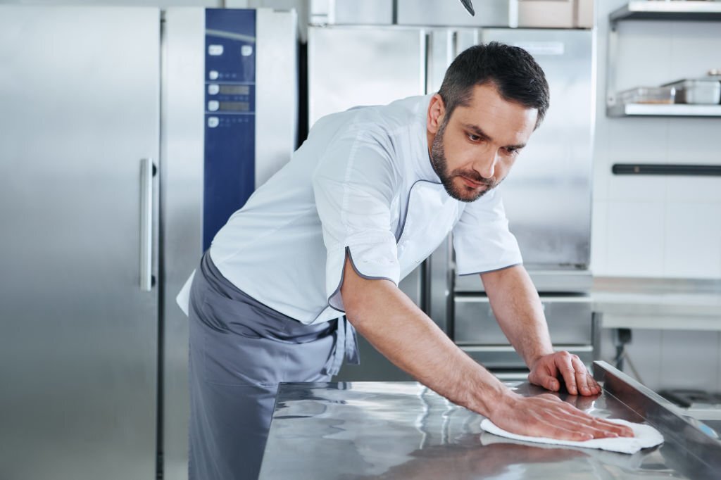 personal hygiene of a food handler