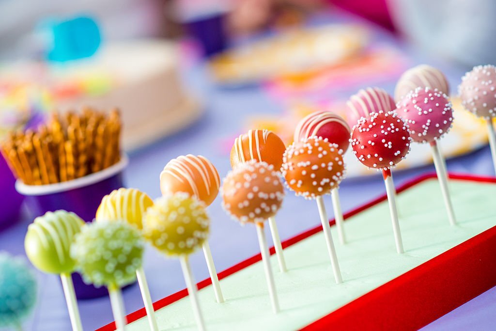 Are Cake Pops Raw? What is the coating on cake pops?