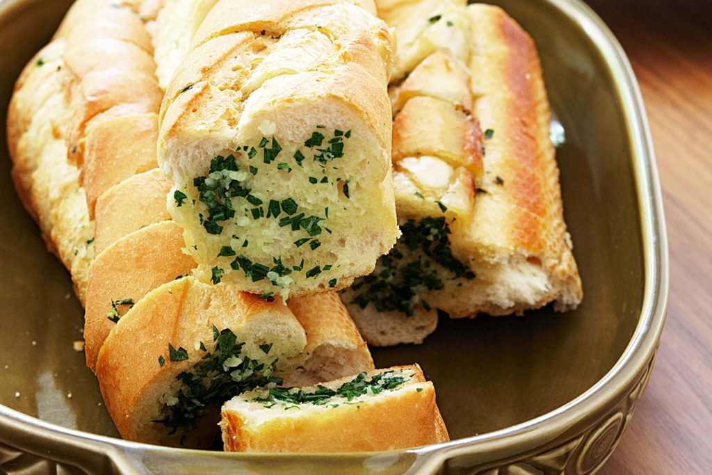 How Does Garlic Bread Taste?