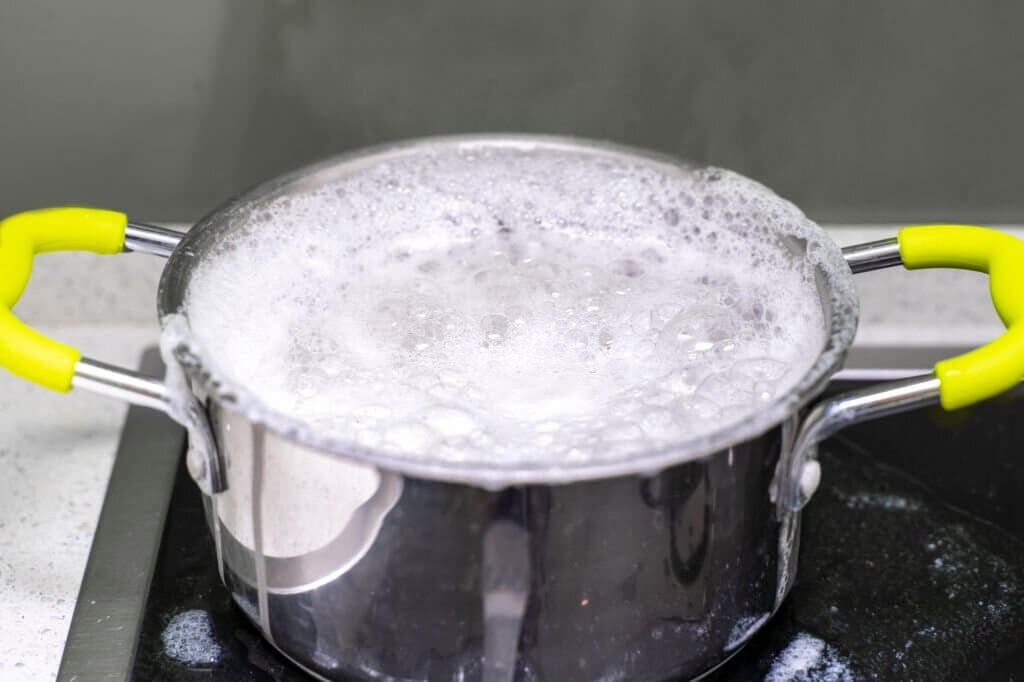What Is The Difference Between Boiling And Simmering?